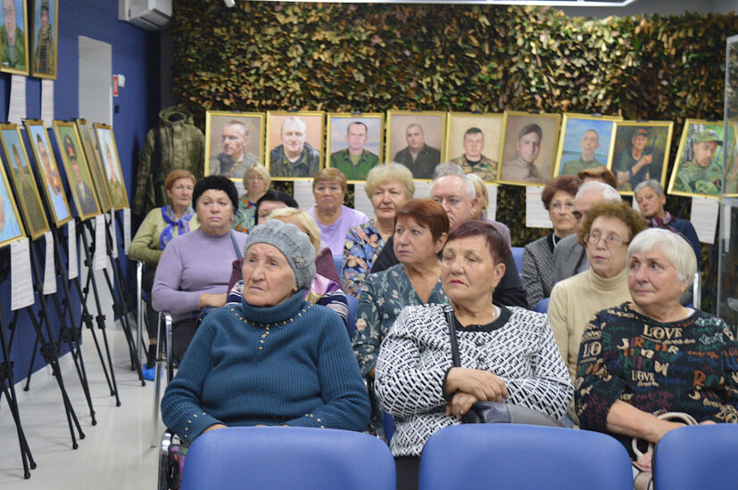 Музей истории города Новокуйбышевска посетили почетные гости — ветераны труда