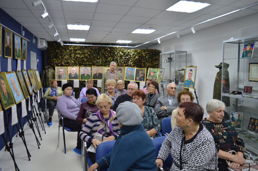 Музей истории города Новокуйбышевска посетили почетные гости — ветераны труда