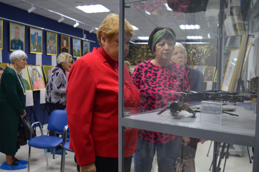 Музей истории города Новокуйбышевска посетили почетные гости — ветераны труда