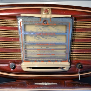 Советский радиоприемник «Звезда 54»